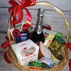 Корзина подарочная поздравительная съедобная вкусная с мартини Асти Рошель